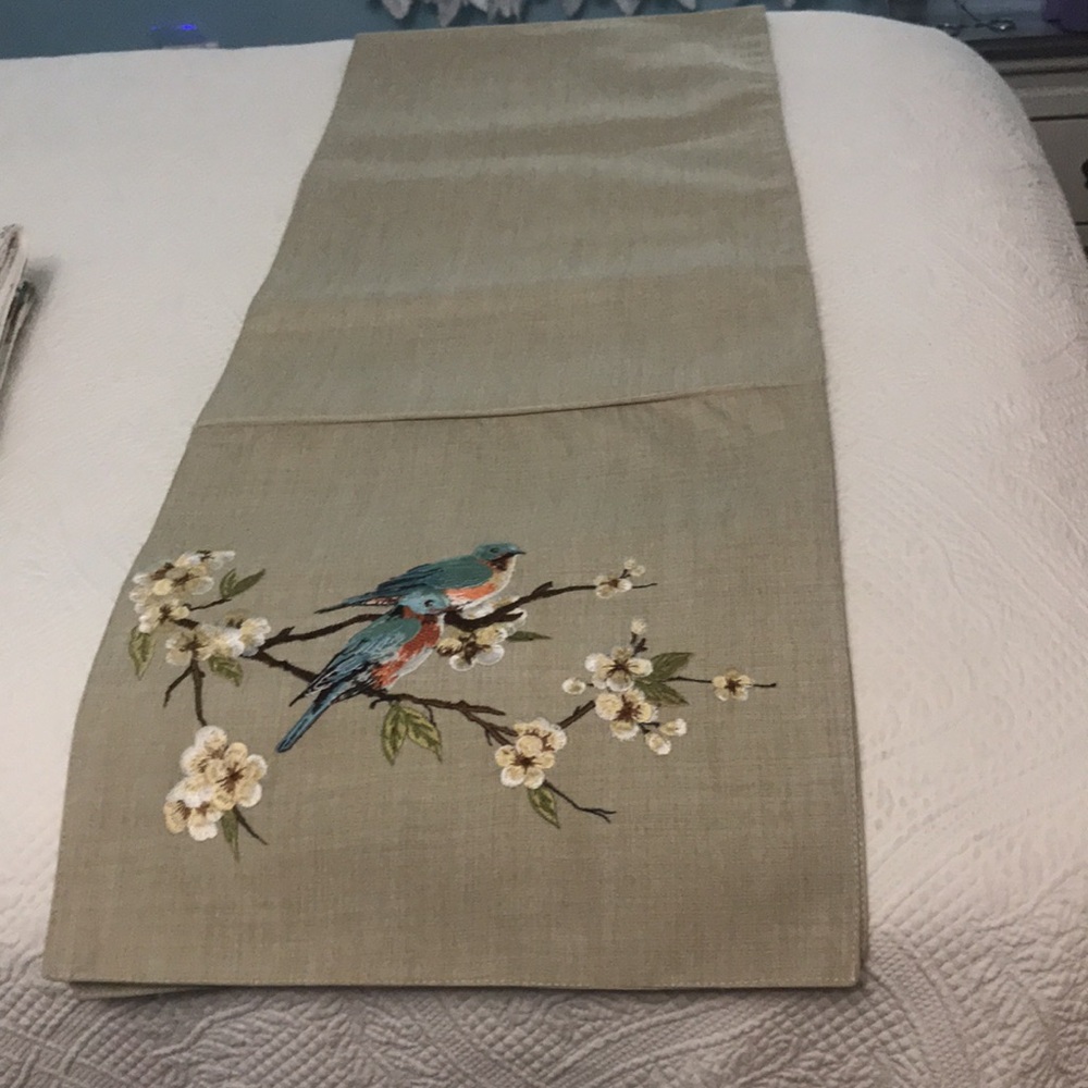 Wellesley Manor Tan Linen Table Runner with Embroidered Birds/Dogwood Tree. NWOT - Picture 5 of 16